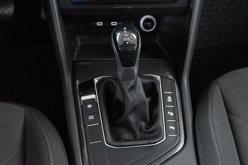 Volkswagen Tiguan 2.0TDI DSG*ACC*VIRTUAL*EL.KUFR - fotka 23 z 46