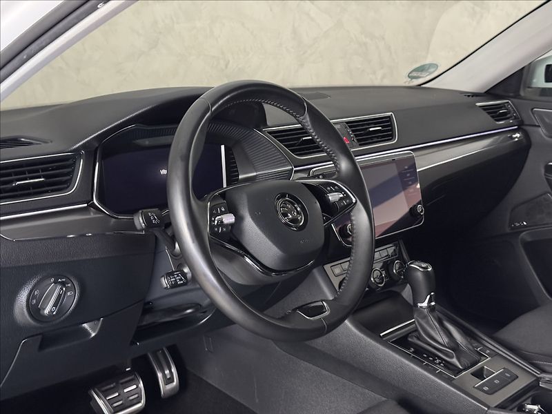Škoda Superb 2,0 TDi  DSG 4x4 Scout Virtual - fotka 29 z 50