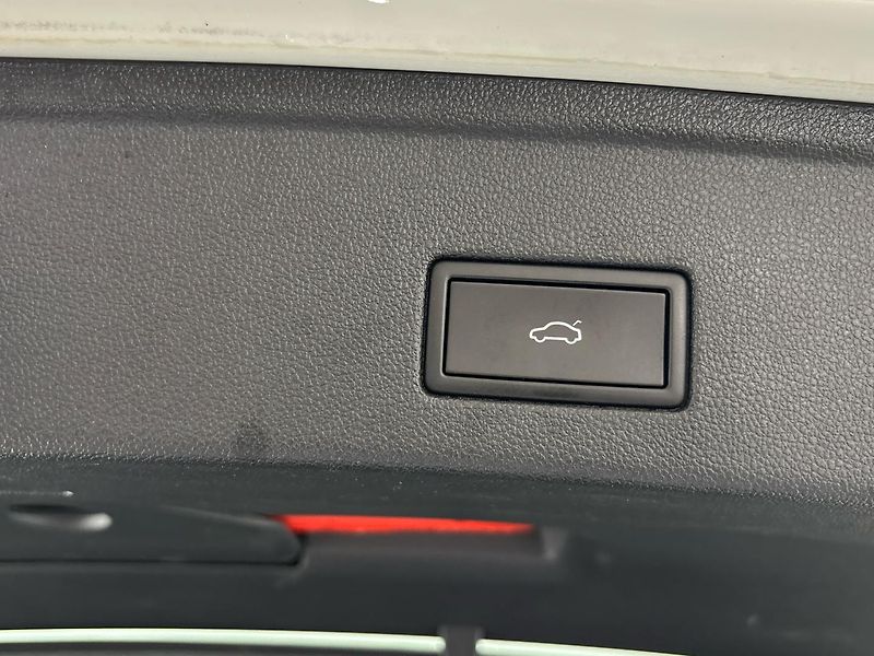 Volkswagen Touareg R-Line - fotka 29 z 30