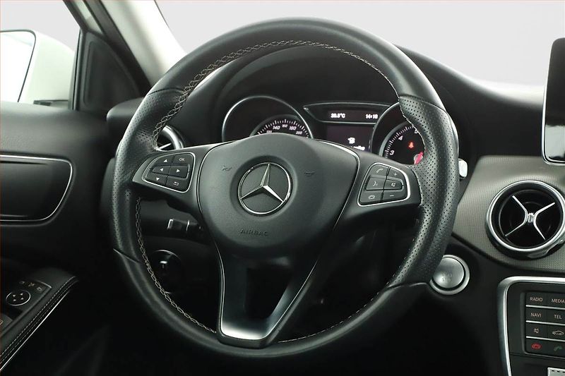 Mercedes-Benz GLA (2017) 180, Automat, Kůže, Navi - fotka 15 z 20