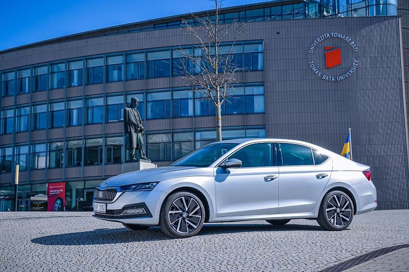 Škoda Octavia Style Plus Navigace 18 kola ČR - fotka 5 z 76