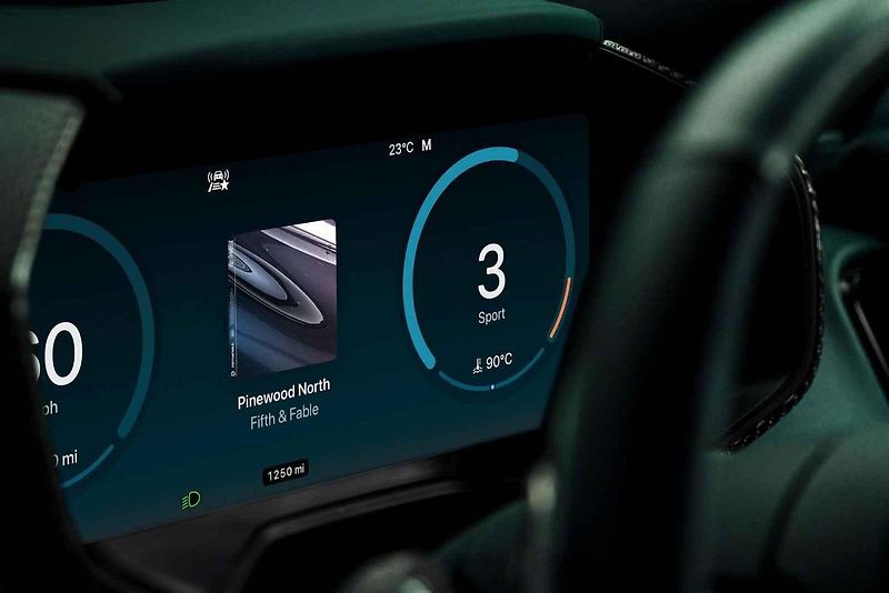 Nová generace Apple CarPlay Ultra v Aston Martinu