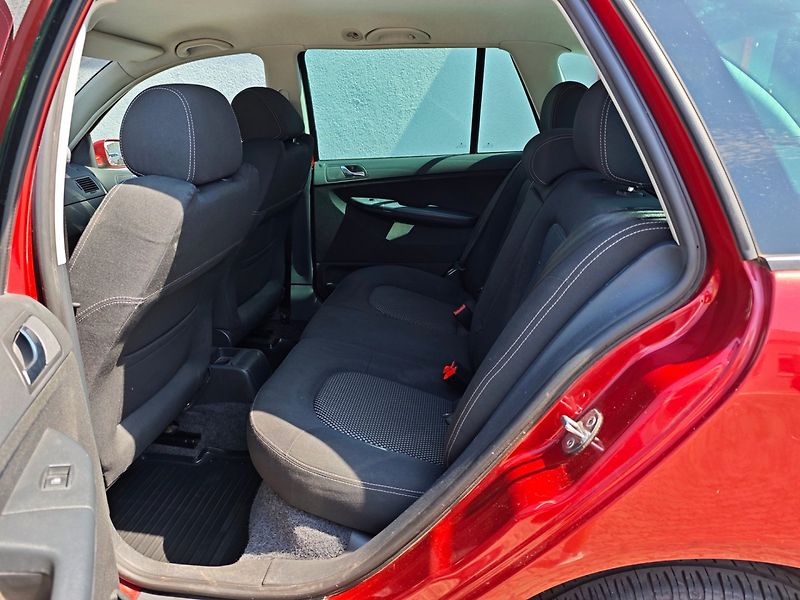 Škoda Fabia (2007) 1.2 HTP Elegance nové ČR 1.maj - fotka 13 z 32