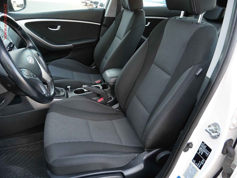 Hyundai i30 (2013) 1.6CVVT, ČR, AC, tempo, park - fotka 9 z 16