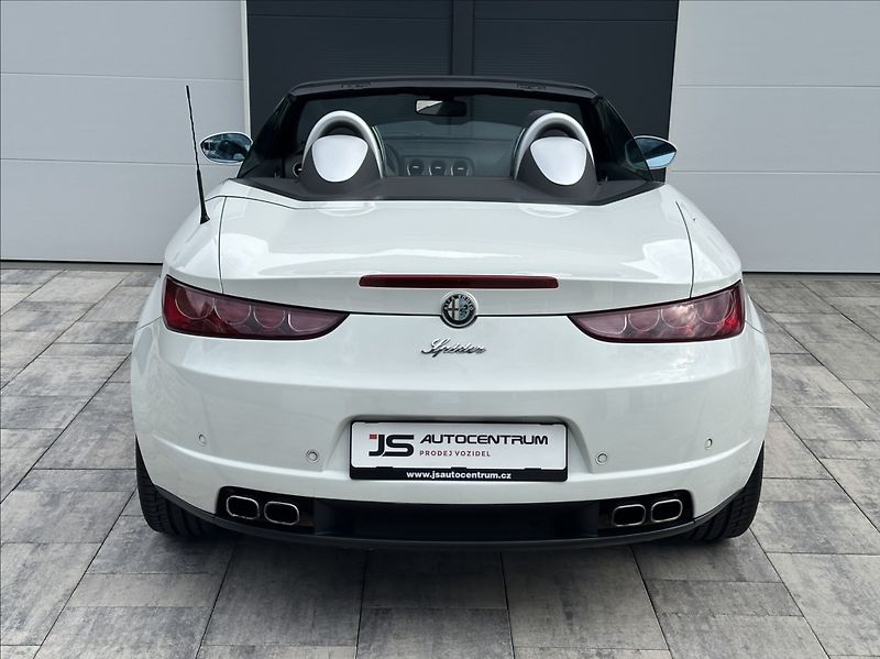 Alfa Romeo Spider 2,2 JTS 185PS  Exclusive - fotka 8 z 48