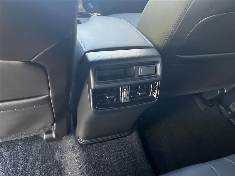 Isuzu D-Max 1,9 Double Cab  6AT V-Cross 4x - fotka 13 z 27