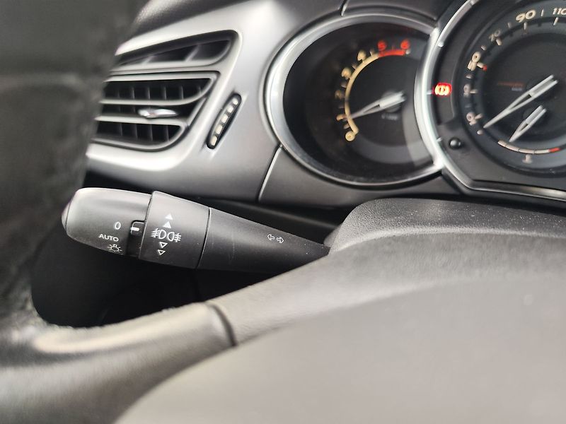 Citroën DS3 1.6 BlueHDi/88kW Servisováno - fotka 17 z 25