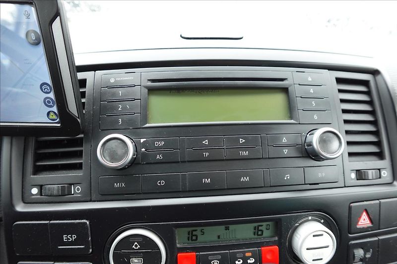 Volkswagen Multivan 2,5 TDi  7 MÍST AUTO KLIMA - fotka 27 z 30