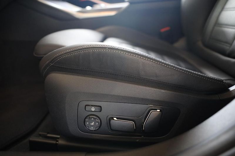 BMW Řada 3 M340d xDrive Touring - fotka 23 z 31