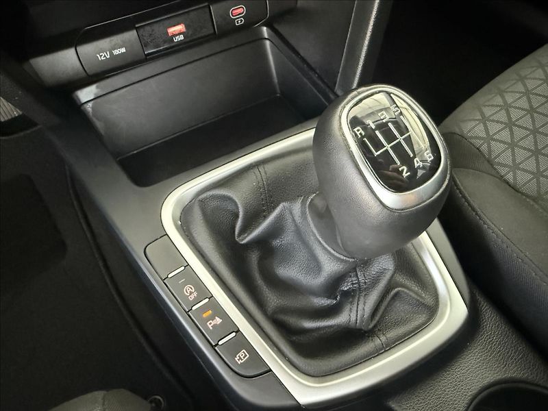 Kia Ceed 1,0   73kW,SPIN,ZÁRUKA,ČR,1.MA - fotka 20 z 28