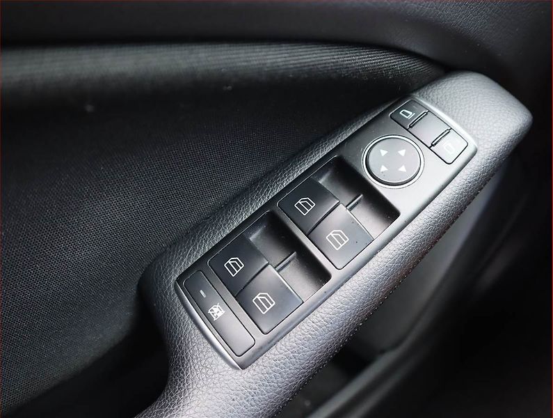 Mercedes-Benz Třídy A (2016) A 180, Serv.kniha - fotka 13 z 16