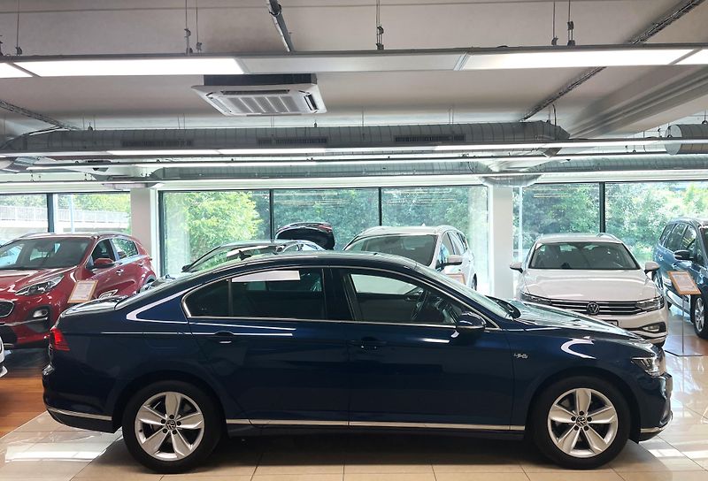Volkswagen Passat 2.0TDI 110 kW BMT Elegance, ČR - fotka 7 z 29