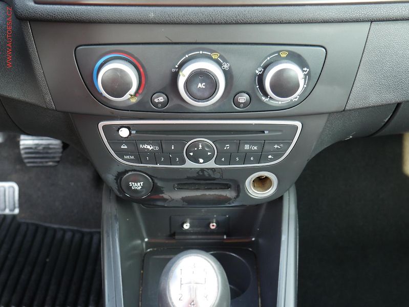 Renault Mégane (2010) 1.6i, ČR, AC, park.kamera - fotka 14 z 16