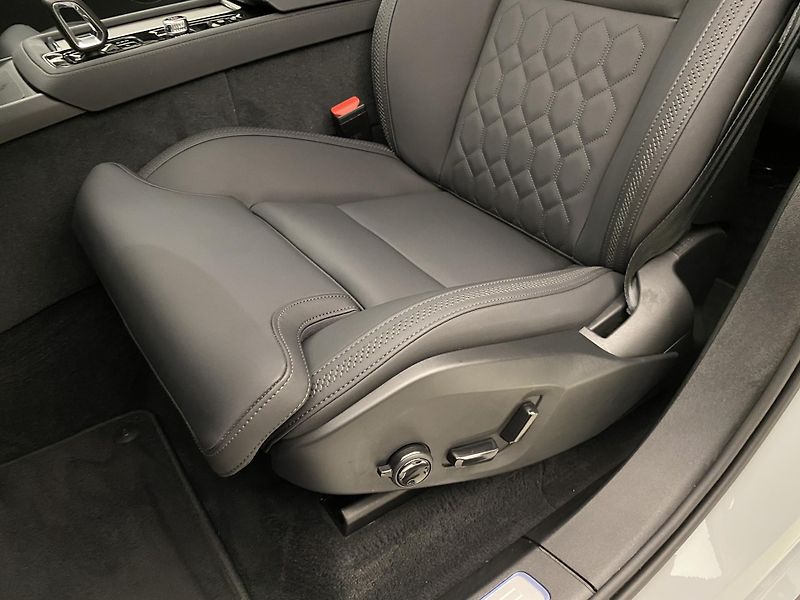 Volvo XC90 T8 AWD RECHARGE REZERVACE - fotka 23 z 59