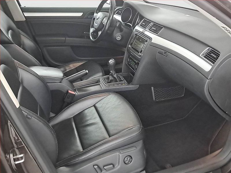 Škoda Superb (2012) 2.0 TDI, 4X4, Navi, Xenony - fotka 9 z 22