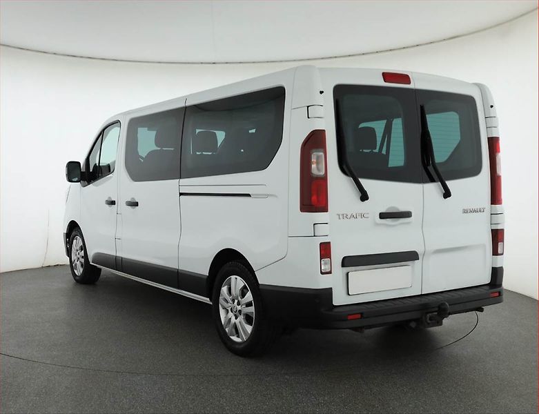 Renault Trafic (2023) 2.0 Blue dCi, Bus, 8Míst, ČR - fotka 4 z 17