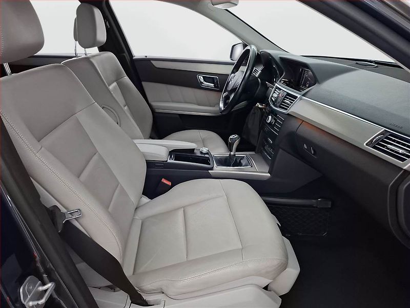 Mercedes-Benz Třídy E (2010) Avantgarde E 220 CDI, Navi - fotka 9 z 19