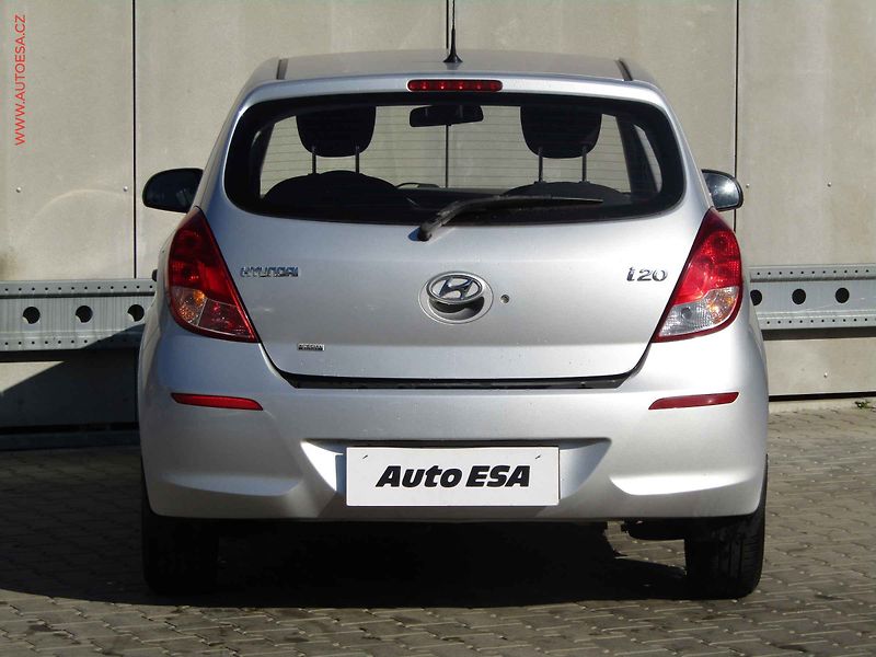 Hyundai i20 (2013) 1.2i, ČR, Klima - fotka 5 z 18