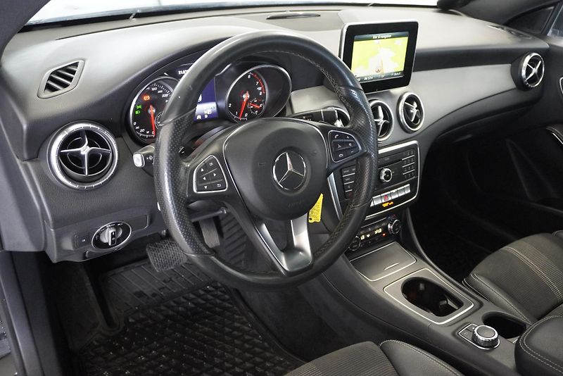 Mercedes-Benz CLA 200 1.6i AUTOMAT, FACELIFT - fotka 12 z 29