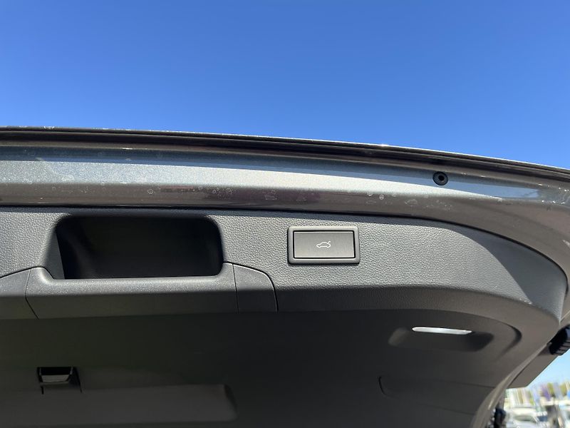 Volkswagen Passat Elegance 2,0 TDI 142 kW 4MOTIO - fotka 25 z 26