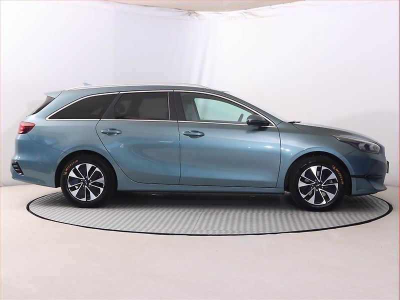 Kia Ceed (2025) 1.5 T-GDI - fotka 6 z 22