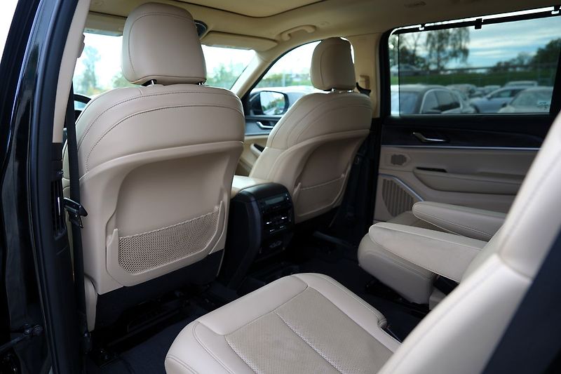 Jeep Grand Cherokee 3.6i V6 Long Limited,4x4,300PS - fotka 35 z 50