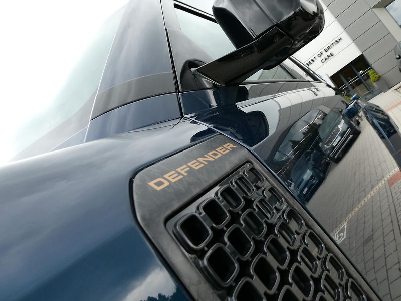 Land Rover Defender 110 4,4 OCTA P635 - fotka 45 z 47