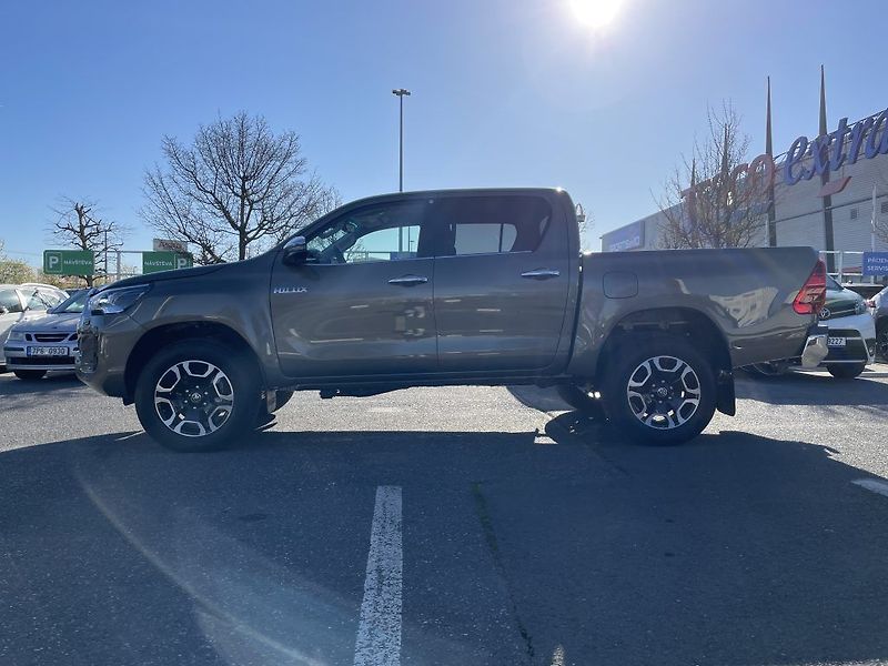 Toyota Hilux 2.8D Executive ODBĚR 3/2027 - fotka 7 z 28