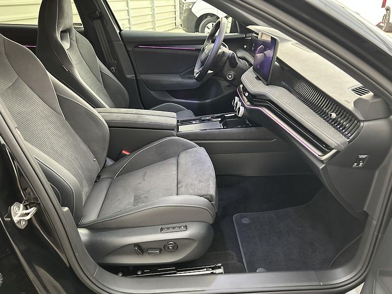 Škoda Superb 2.0 TDI SportLine - fotka 23 z 27