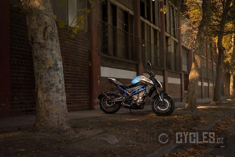 CFMOTO 300 NK (2026) - fotka 9 z 15