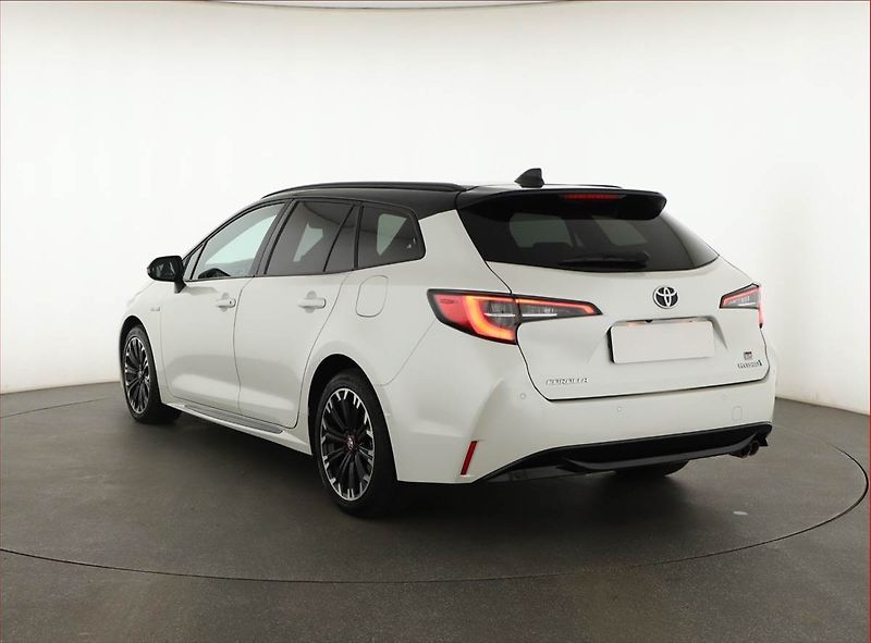 Toyota Corolla (2021) GR Sport 2.0 Hybrid - fotka 4 z 19