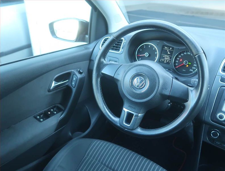 Volkswagen Polo (2011) Comfortline 1.2 TSI, Automat - fotka 7 z 14