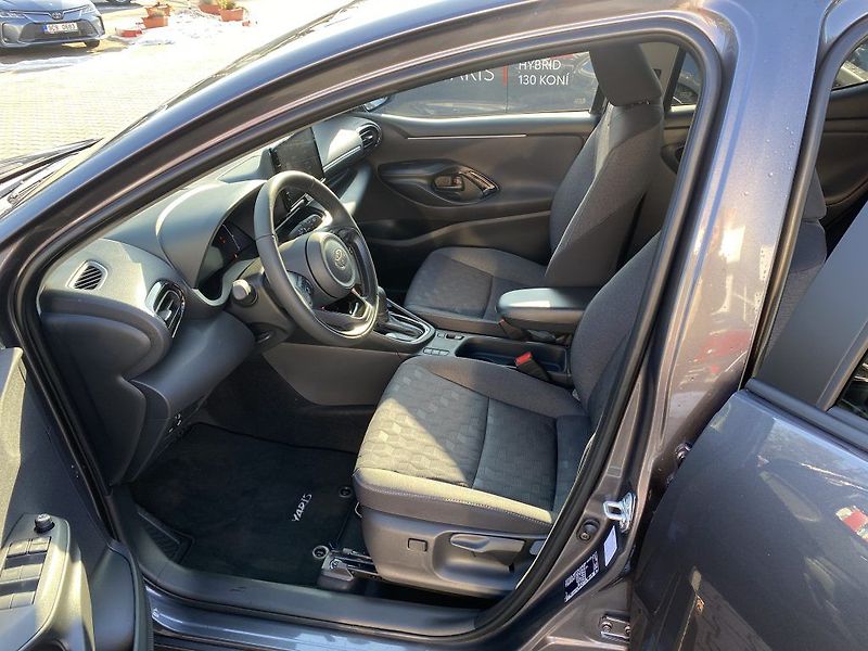 Toyota Yaris 1.5 Hybrid 116 CVT Style - fotka 12 z 24