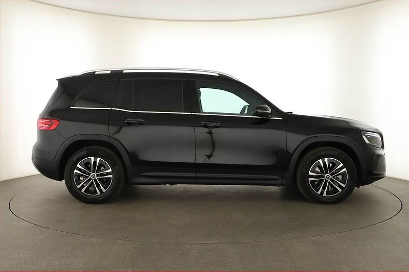 Mercedes-Benz GLB (2024) 200 d 4MATIC - fotka 6 z 20