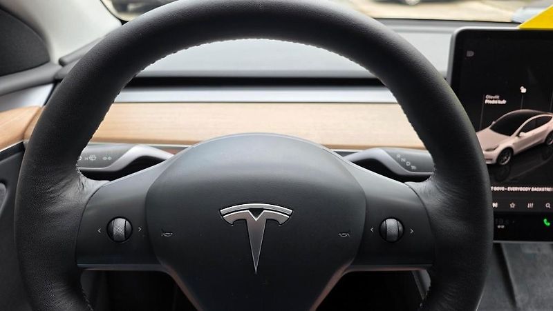 Tesla Model Y (2023) Long Range AWD DE SoH 91,2% - fotka 19 z 40