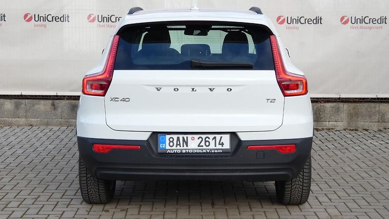 Volvo XC40 T2 FWD Momentum Auto - fotka 4 z 20
