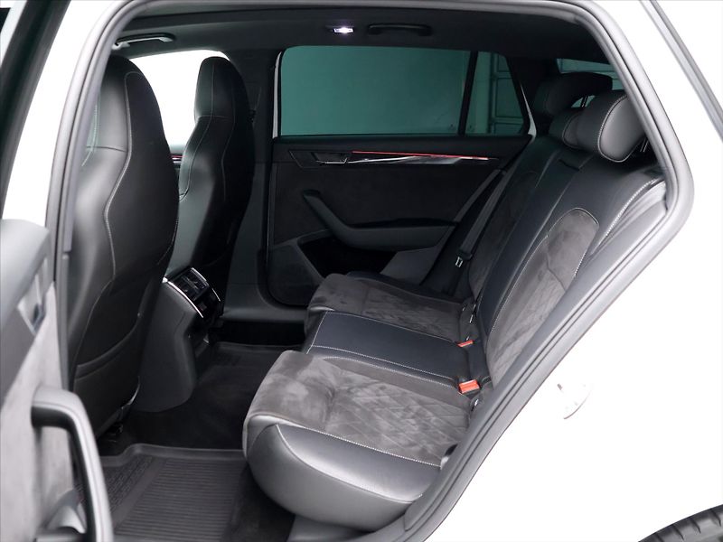 Škoda Superb 2,0 TDI DSG 4x4 Sportline - fotka 15 z 39