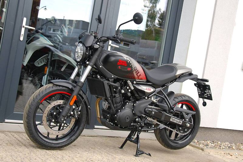 Royal Enfield (2026) Guerrilla 450 Apex - PŘEDVÁDĚC - fotka 4 z 24