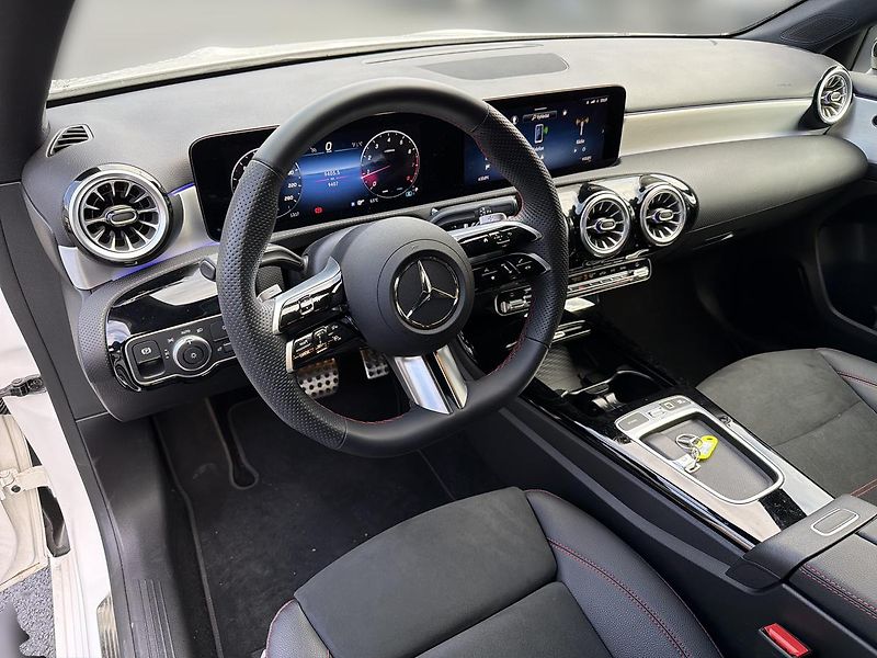 Mercedes-Benz Třídy A 200 - fotka 9 z 18