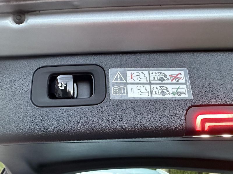 Mercedes-Benz Třídy C 200D 9Gtronic-AVANTGARDE-Tažné - fotka 14 z 37