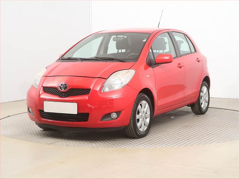 Toyota Yaris (2010) 1.0 VVT-i, zamluveno - fotka 2 z 7