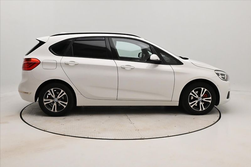 BMW Řada 2 2,0 218d 110 kW Active Záruka - fotka 4 z 31