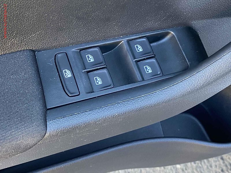 Škoda Fabia (2015) 1.2 TSi, Style, AC, park - fotka 11 z 18