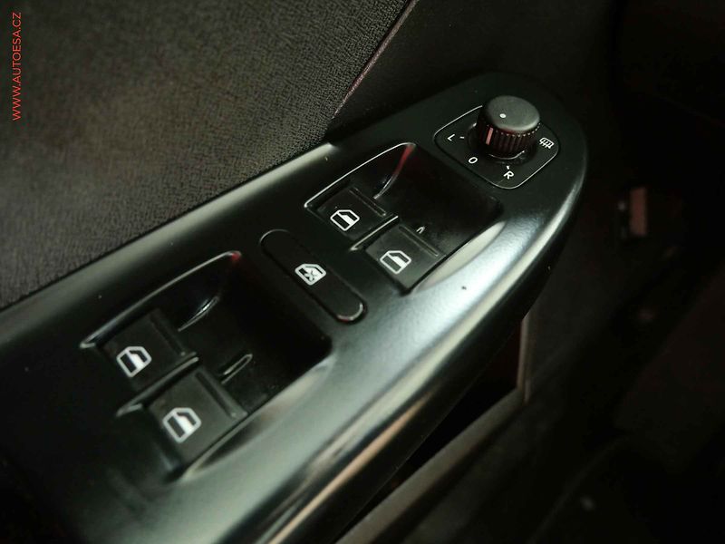 Volkswagen Passat (2008) 2.0TDi, ČR, AC, tempo - fotka 14 z 18