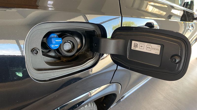 Volvo XC90 INSCRIPTION, B5 AWD, 173+10 kW - fotka 28 z 34