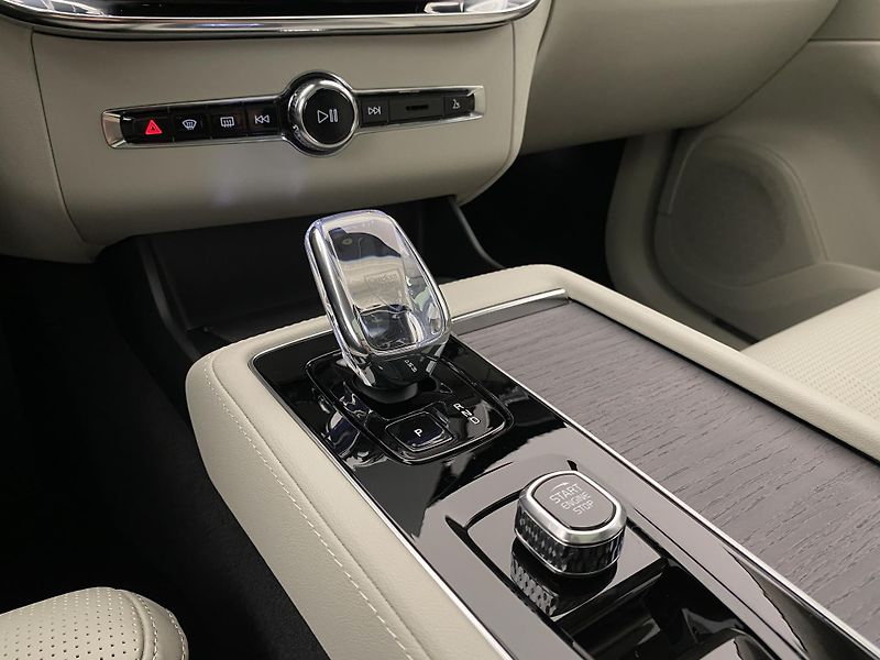 Volvo XC90 (2026) T8 AWD Plug-in BRIGHT PLUS 7m - fotka 39 z 71