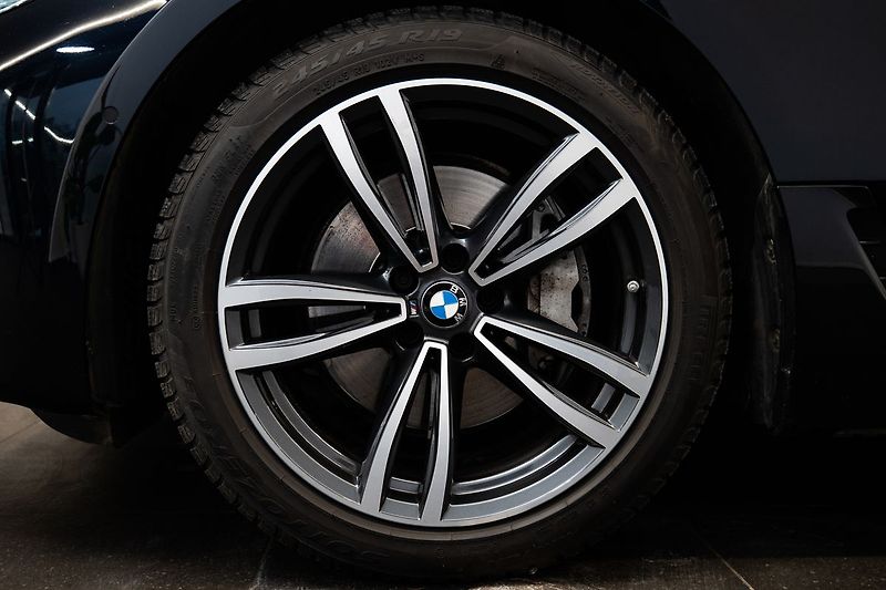 BMW Řada 6 i GT RWD/360/4-Zóny/Pano/LED - fotka 21 z 23