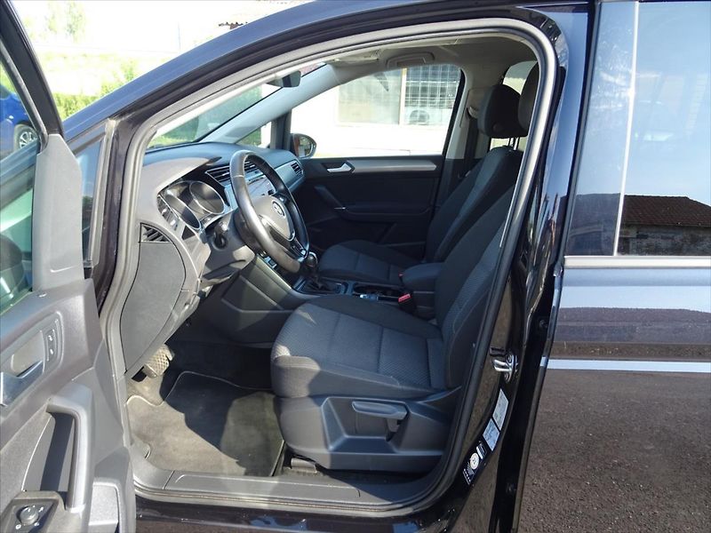 Volkswagen Touran 2,0 TDi 110 kW DSG - fotka 7 z 34