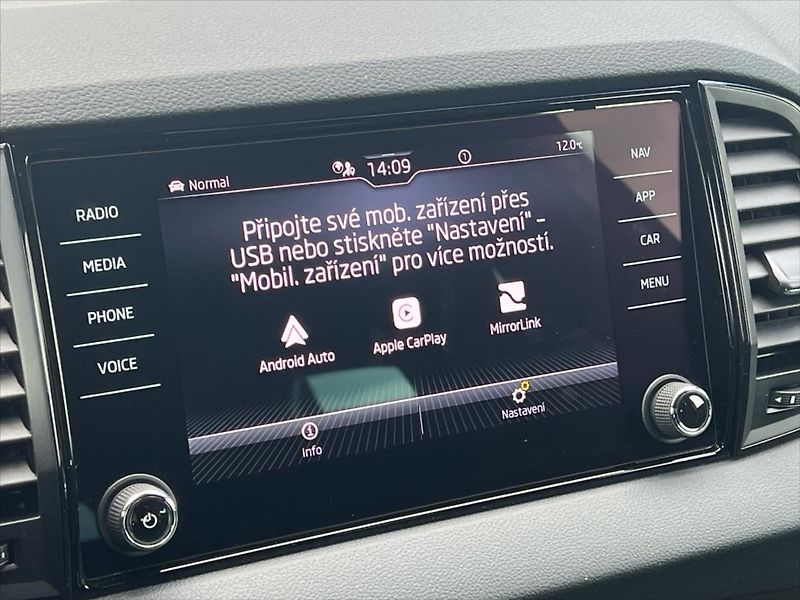 Škoda Karoq 1,5 TSi 110kW SPORTLINE - fotka 22 z 27