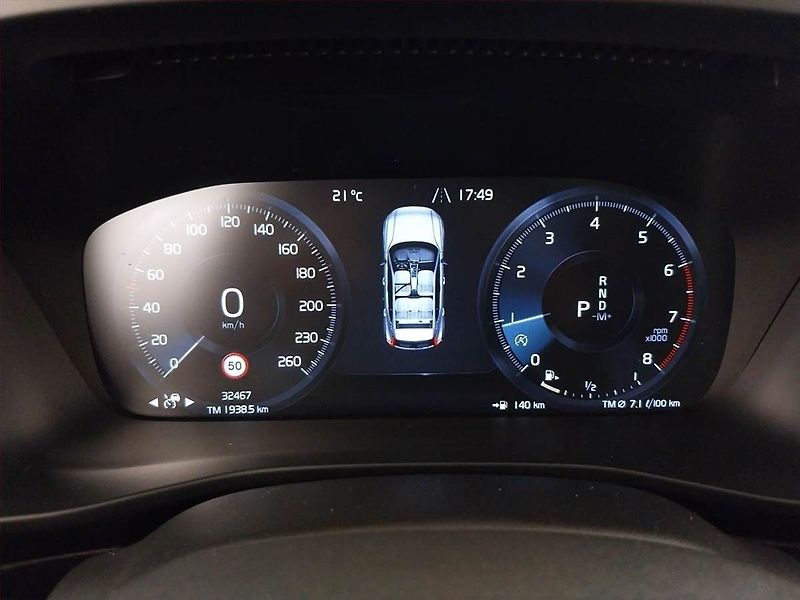 Volvo XC40 (2024) T2 - fotka 11 z 21